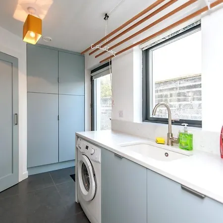 Modern Luxury -four Bed House Holiday home
