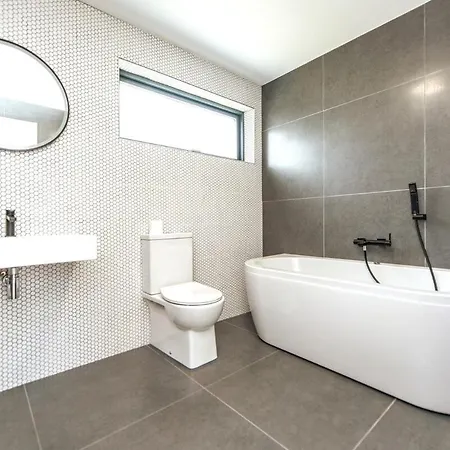 Modern Luxury -four Bed House * Galway